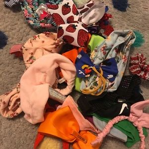 Random bows and bands